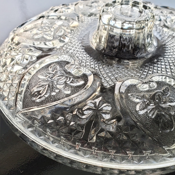 Vntg KIG Clear Hearts 💕 with 🌹 Roses Pressed Glass Candy Dish with Lid - Picture 3 of 12